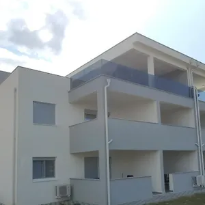 Apartment Gabriel, Nin
