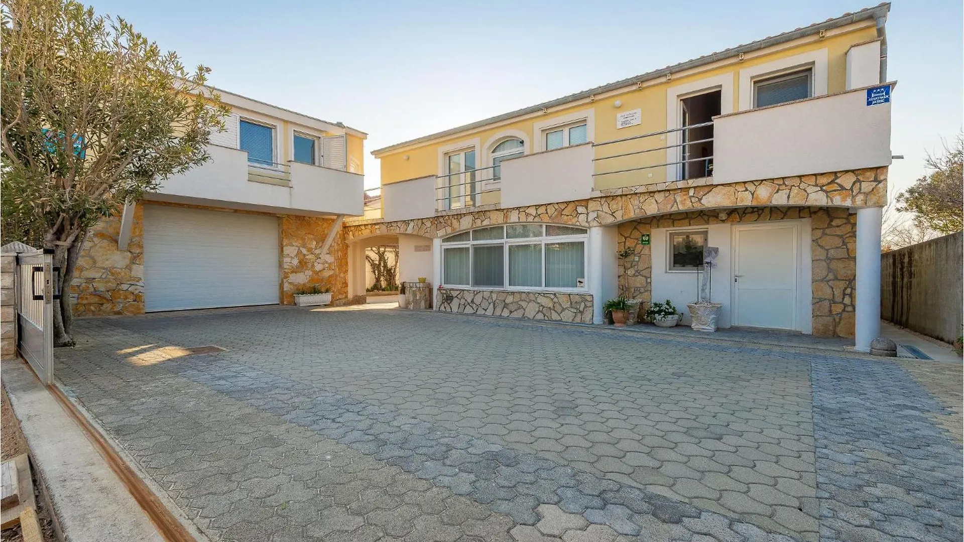 Beautiful Apartment In Nin With Wifi