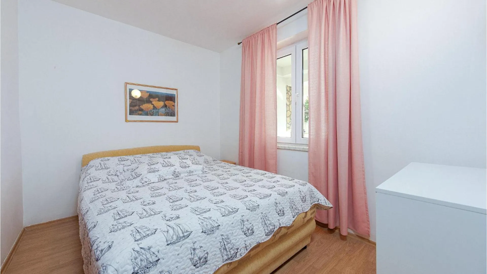 Beautiful Apartment In Nin With Wifi