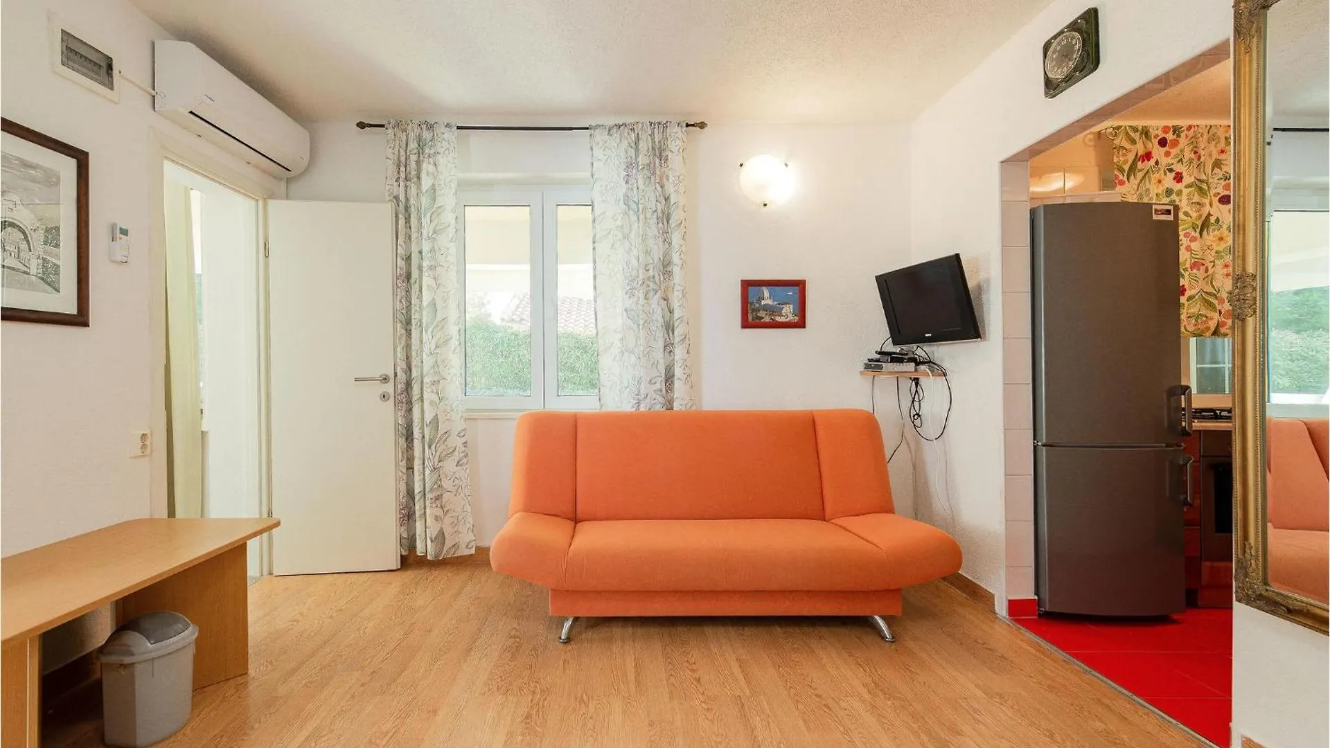 Beautiful Apartment In Nin With Wifi 0*,