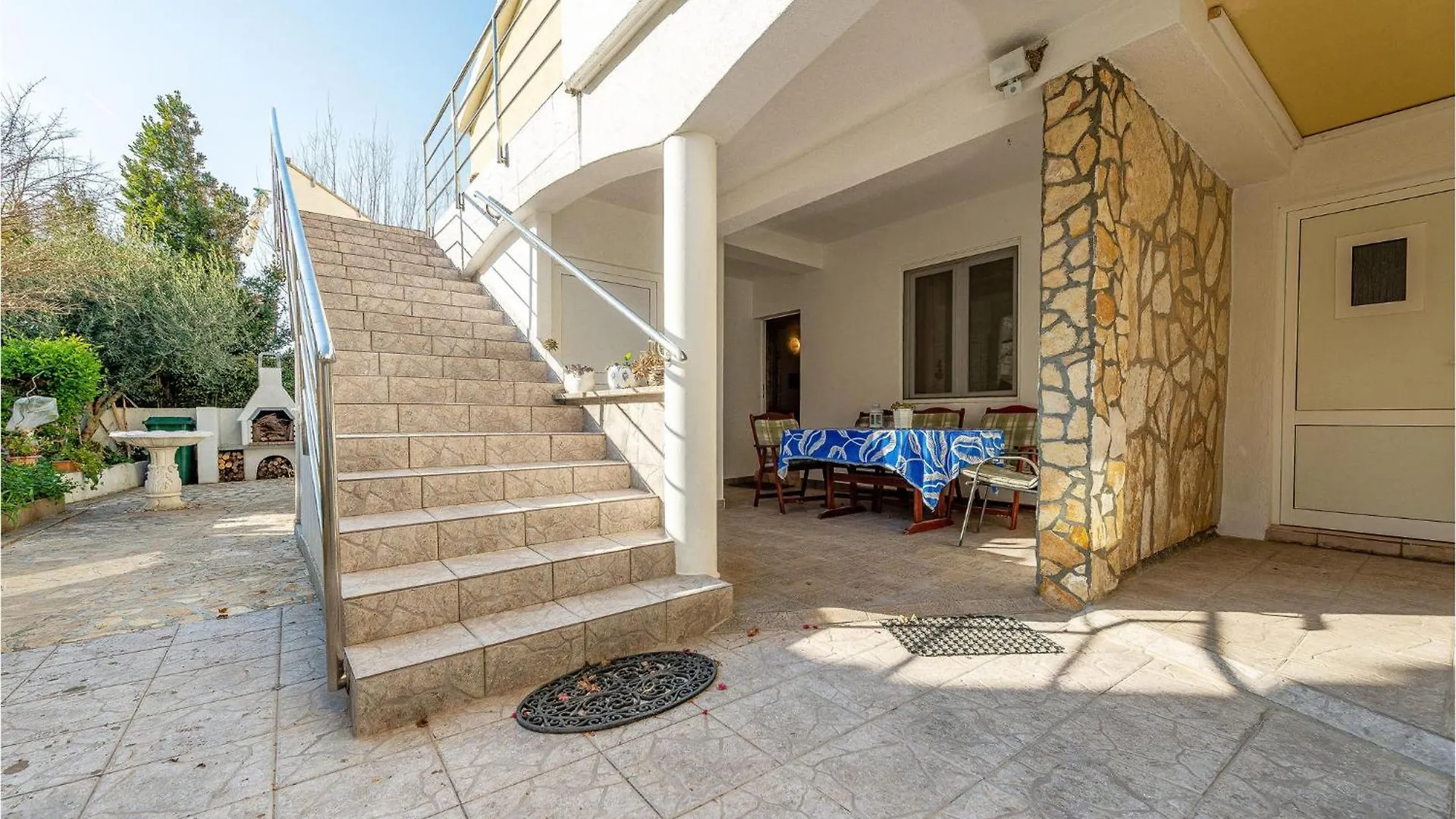 Beautiful Apartment In Nin With Wifi