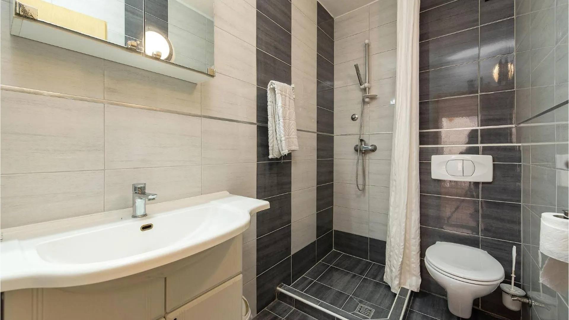 Beautiful Apartment In Nin With Wifi